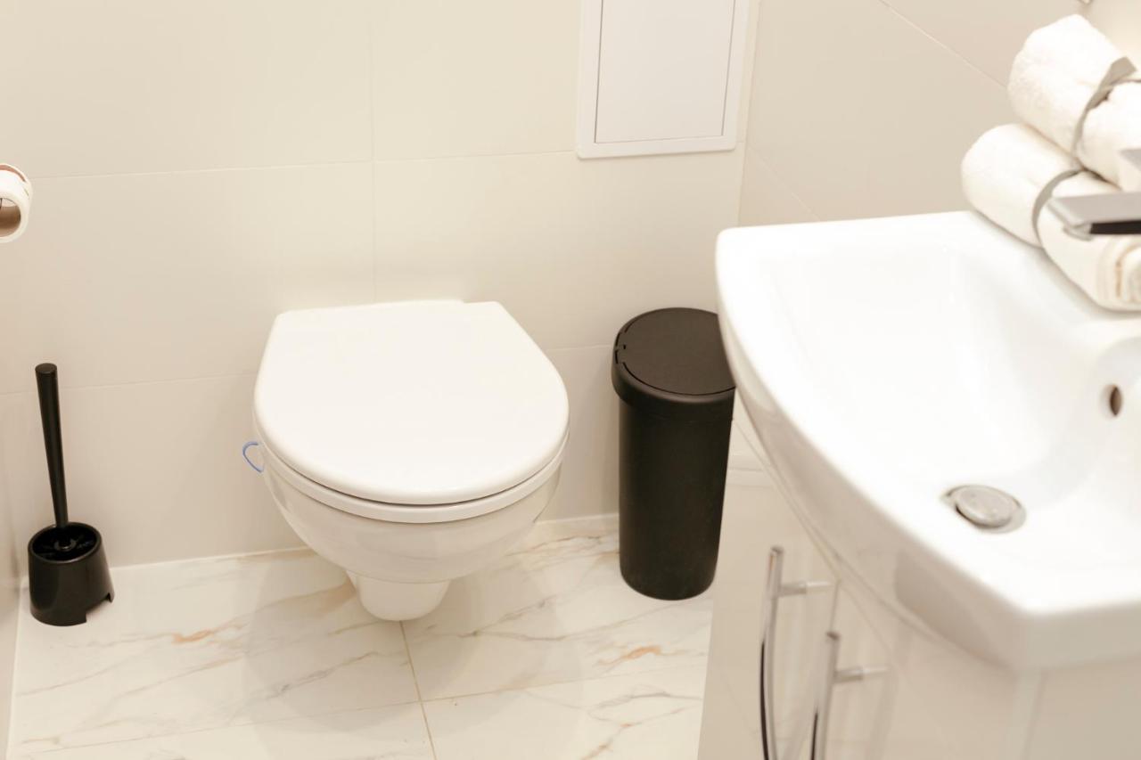 ורשה Jana Pawla II 36 - Bezplatny Podziemny Garaz - Free Parking - W Pelni Wyposazone Studio - Better Rental מראה חיצוני תמונה