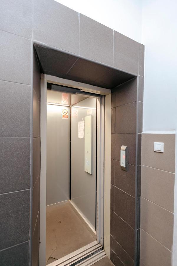 ורשה Jana Pawla II 36 - Bezplatny Podziemny Garaz - Free Parking - W Pelni Wyposazone Studio - Better Rental מראה חיצוני תמונה